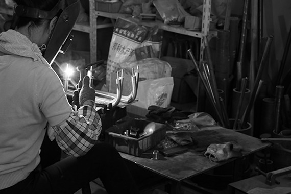 小作坊形式的生產車間，臟、亂、差